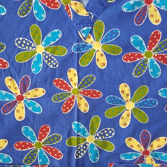 Scrub Top - Picture 2 of 3